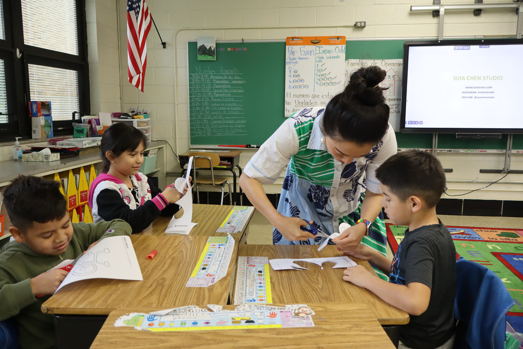 Artist Sijia Chen with working with Keith students