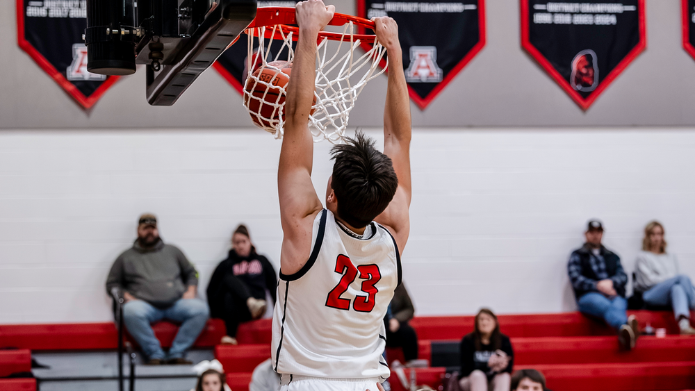 basketball player dunking