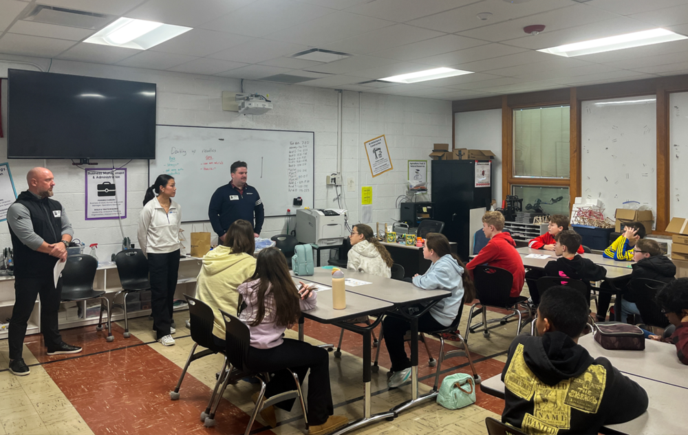 Junior high students with central ohio business leaders