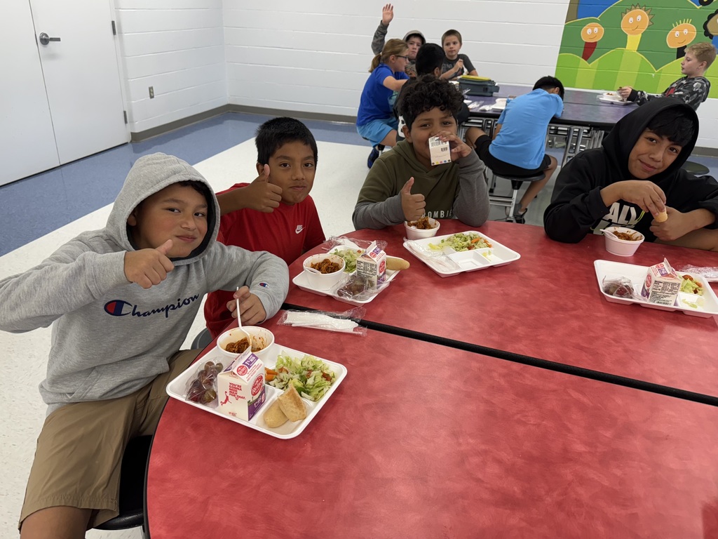 students eating spaghetti