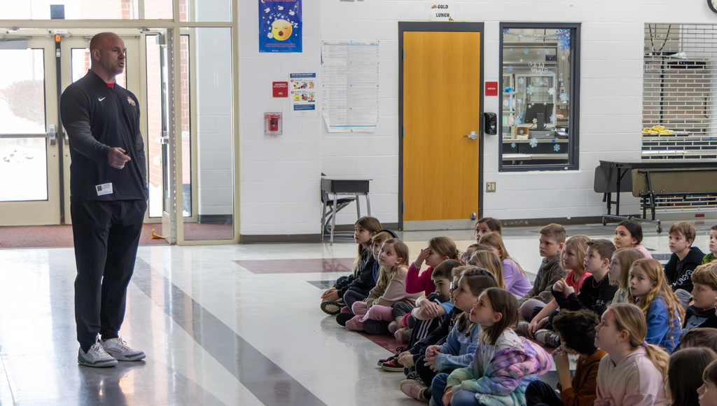 Donnie Nickey speaking to students