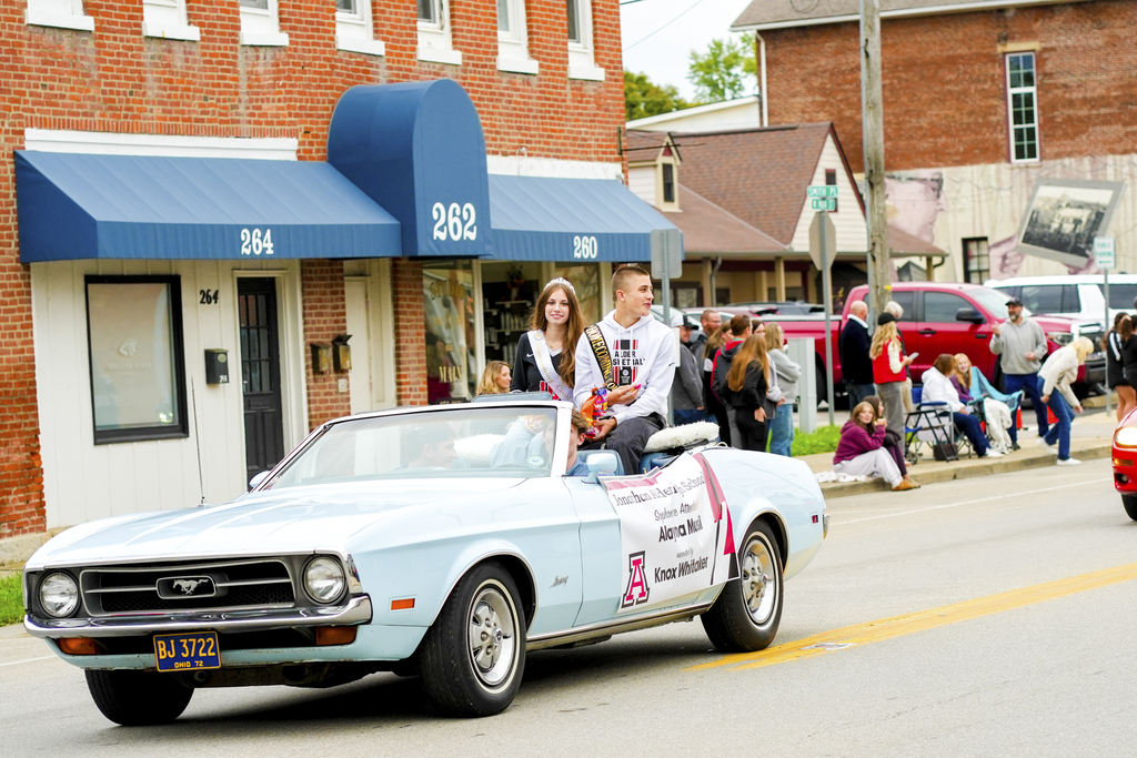 hoco court in car