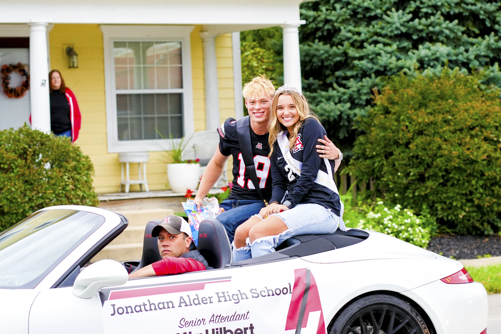 hoco court in car