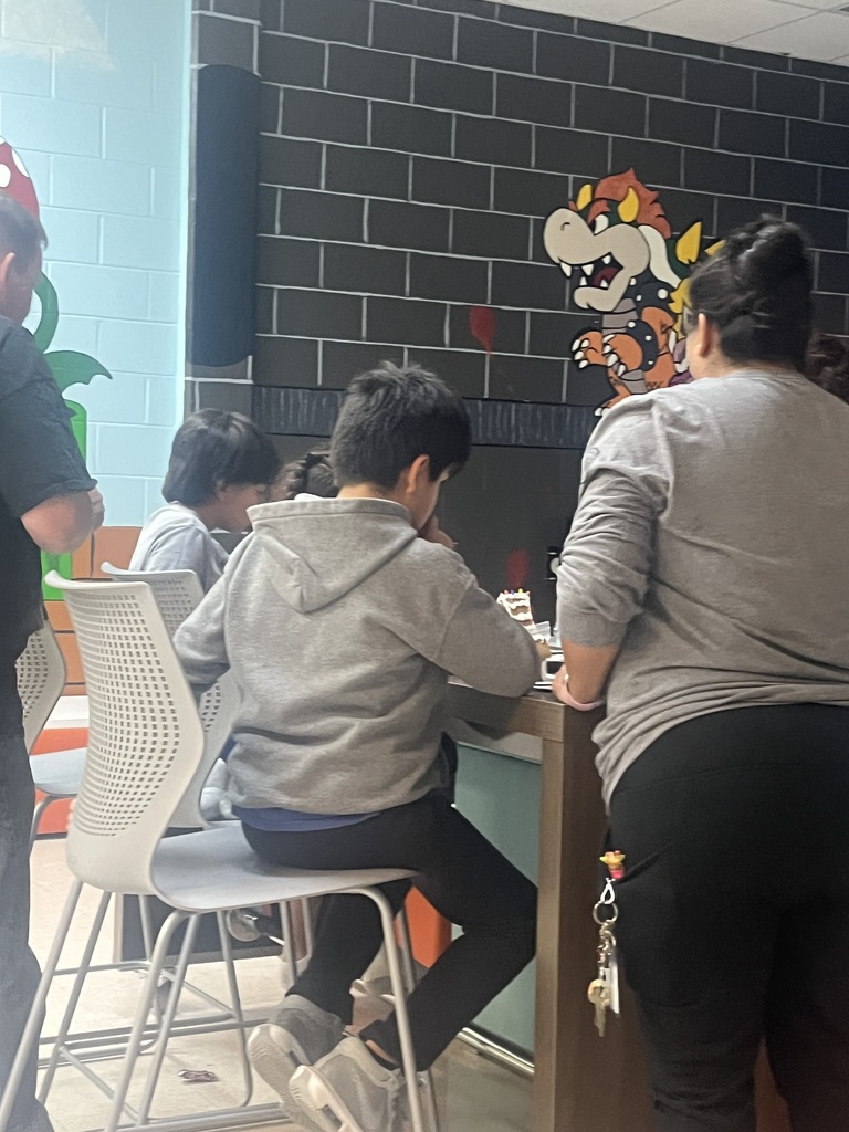 Elementary Boys Ginger Bread house