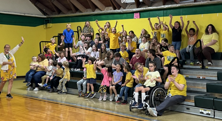 The lions were sporting their yellow!