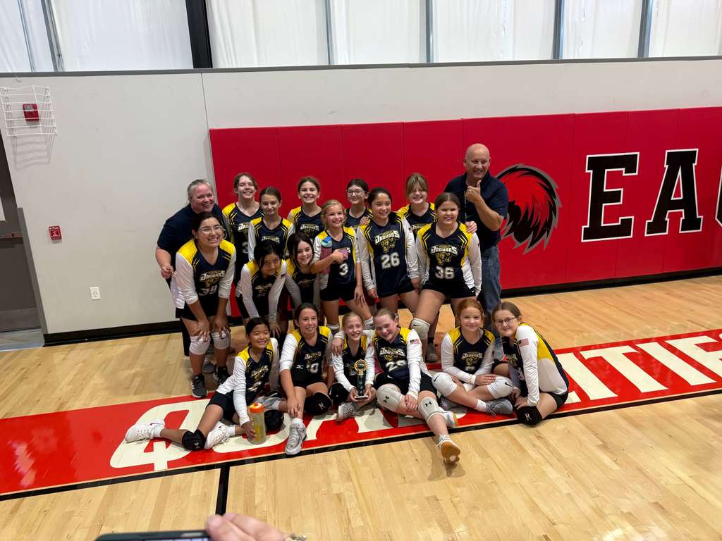 6th grade volleyball team photo with coaches