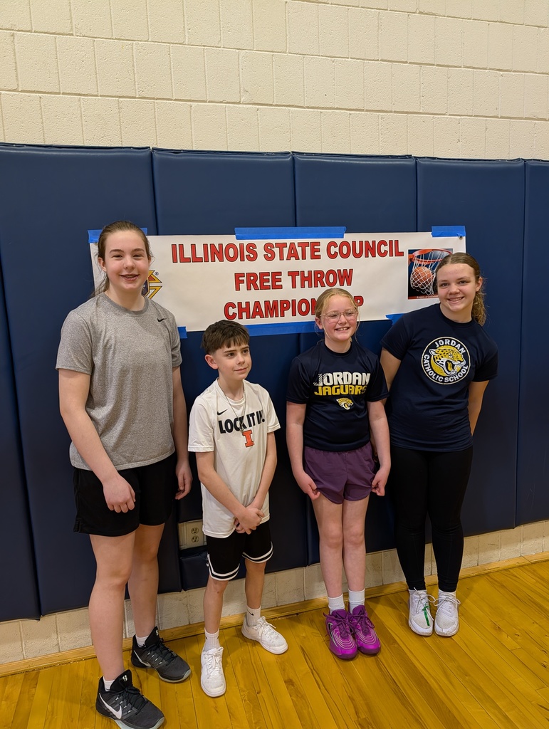 Group photo of basketball players 