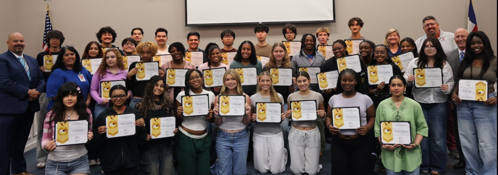 Many students posing with certificates