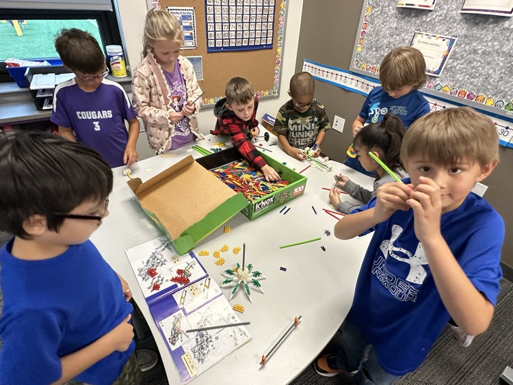 Students building with K’nex