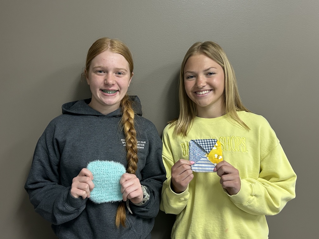 Sewing a coaster and crocheting a scrubber