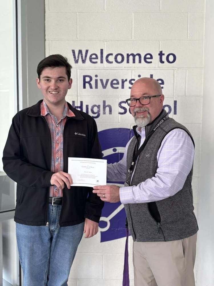 Mr Loftis hands Finalist Standing Award to Ethan Taylor