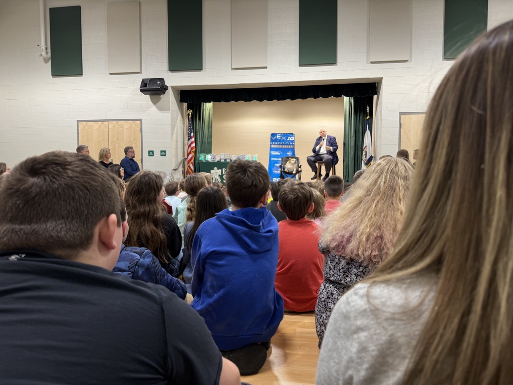 senator jim justice speaking to students at cedar grove elementary 