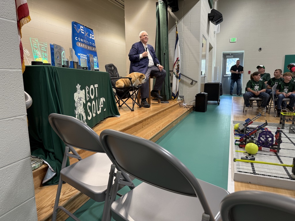 senator jim justice speaking to students at cedar grove elementary 