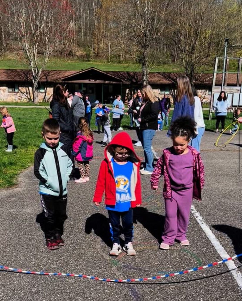 alum creek students playing with a jump rope on the blacktop. 