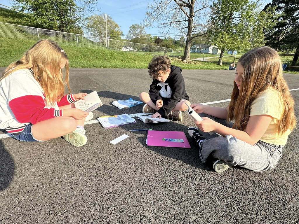 alum creek students discussing their book together.