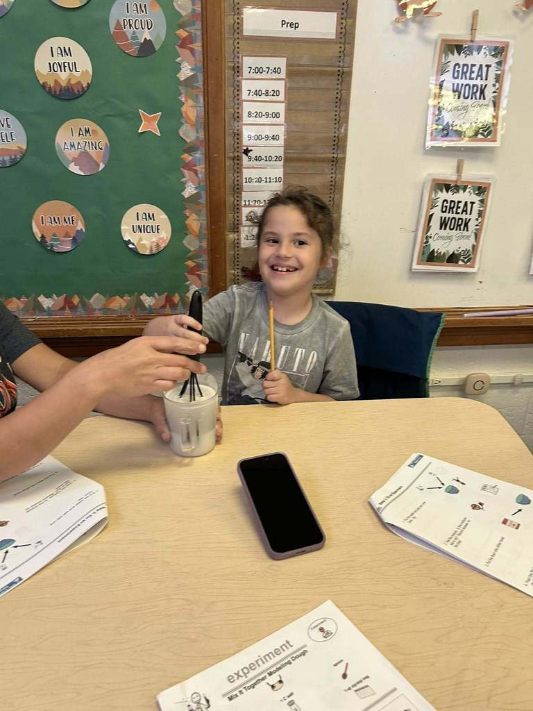 students at kanawha city elementary making their own playdoh during science class.