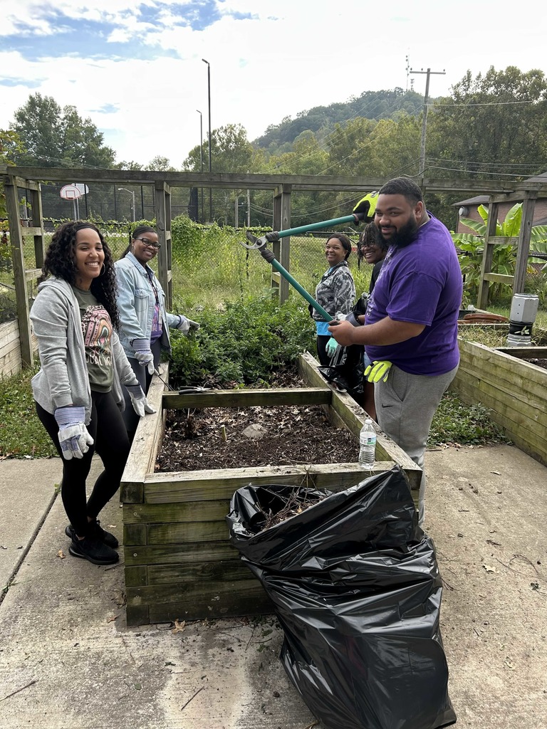 kcs attendance and social workers at the switzer center in charleston participating in the united way's day of caring. 