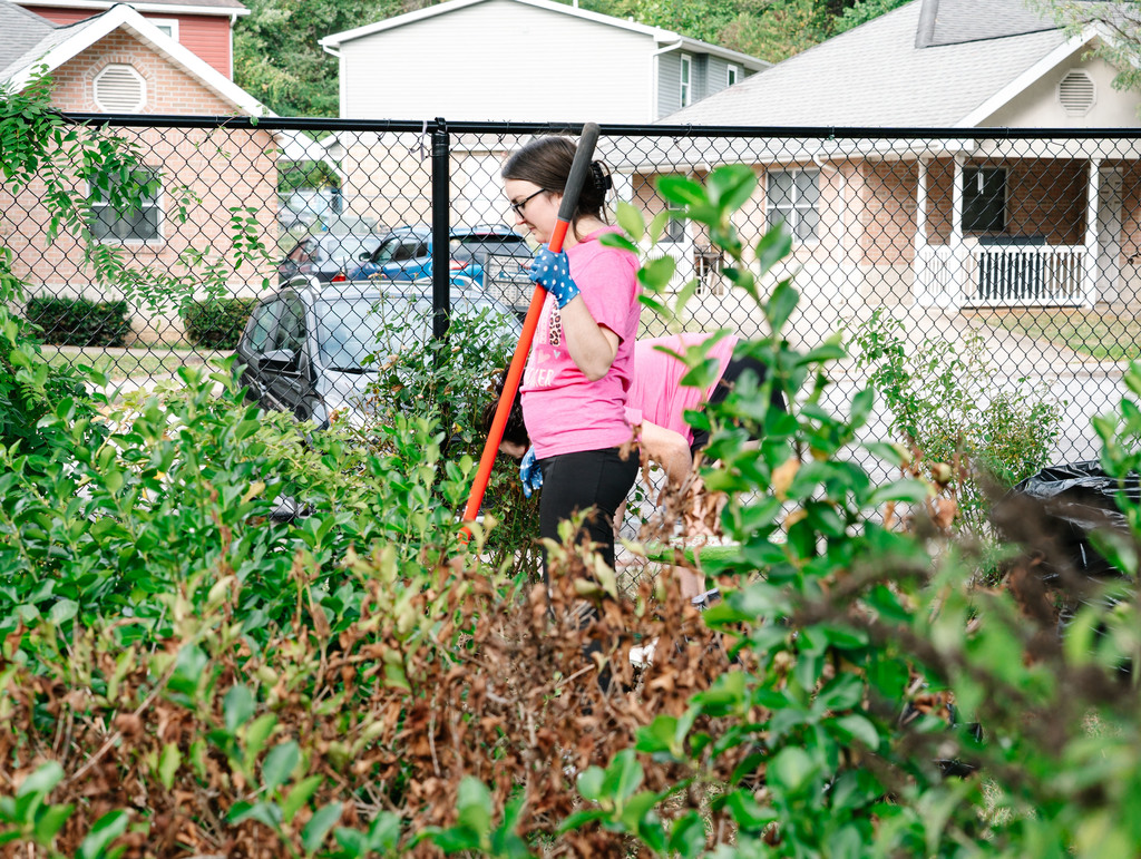 kcs attendance and social workers at the switzer center in charleston participating in the united way's day of caring. 