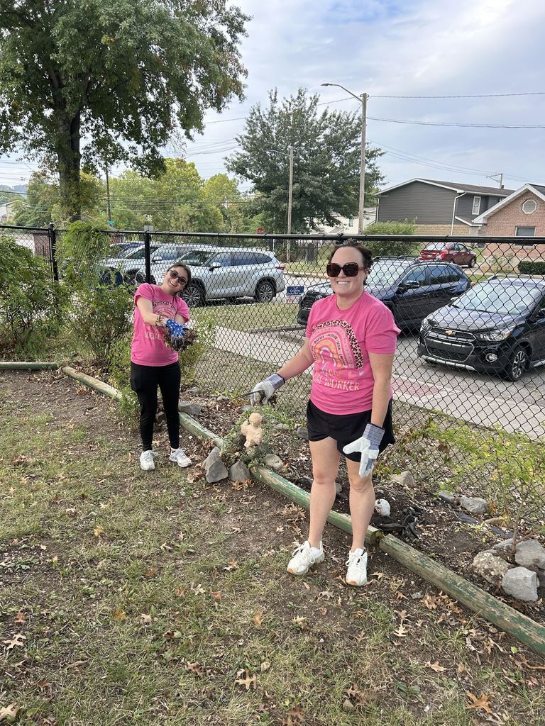 kcs attendance and social workers at the switzer center in charleston participating in the united way's day of caring. 