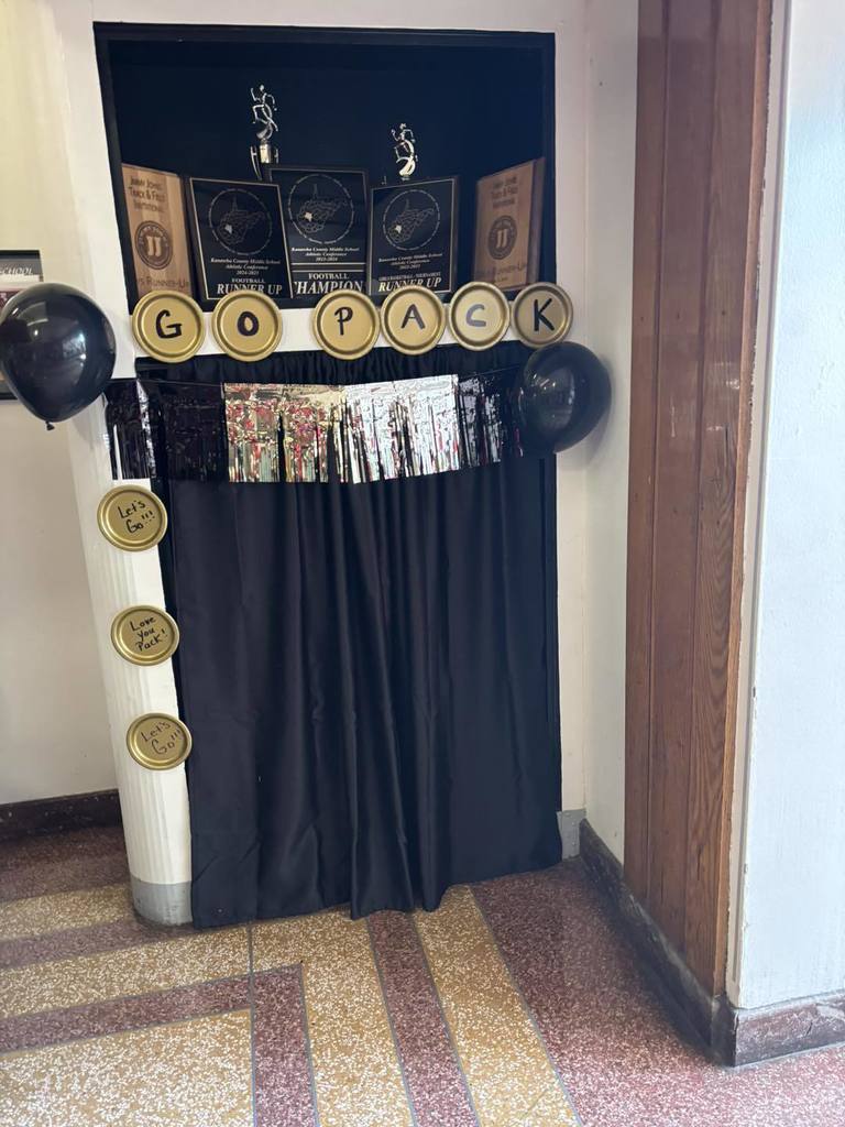 homecoming decorations at west side middle school that say "go pack"
