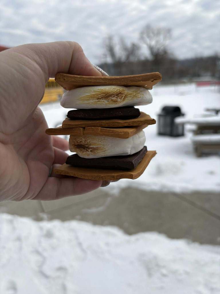 A smore sculture.