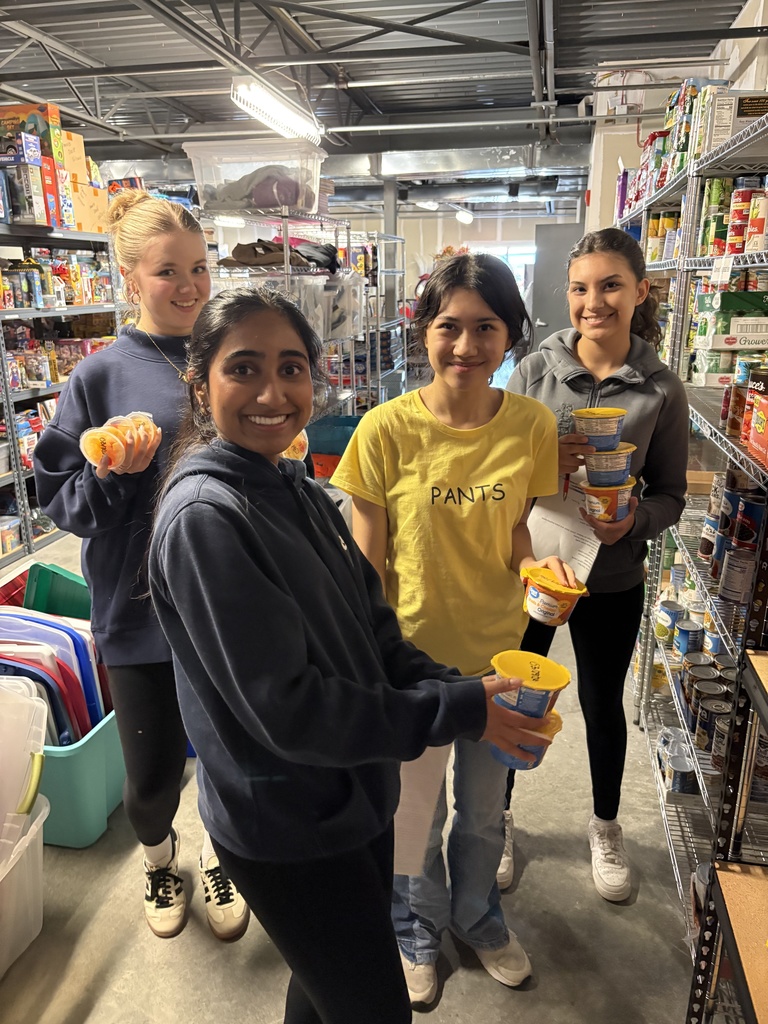 beta club students with cans of food