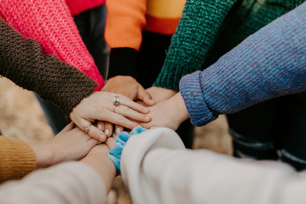 hands in support