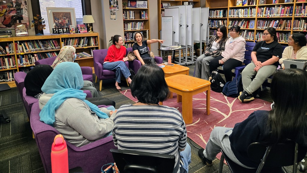 Viking students chatting with our guest speakers.