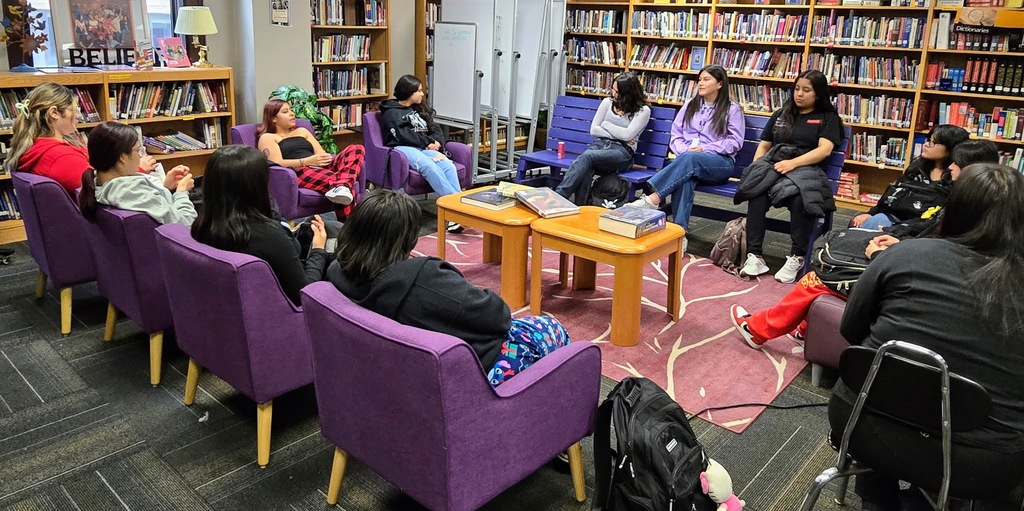 A group of Latina female students chatting.