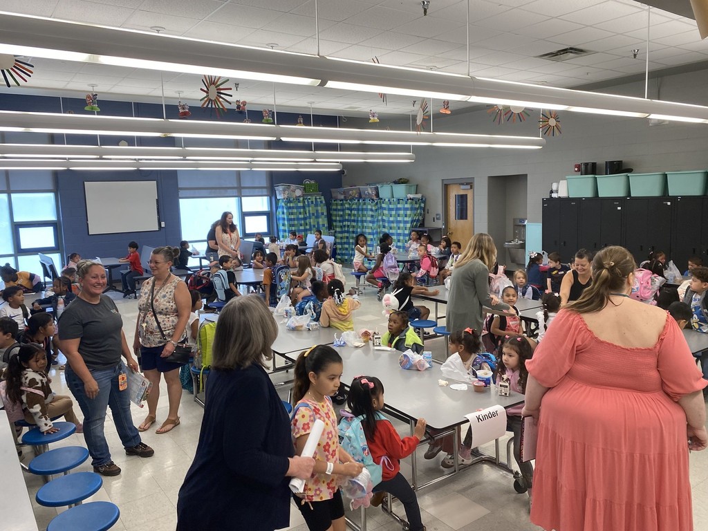 Cafeteria full of students