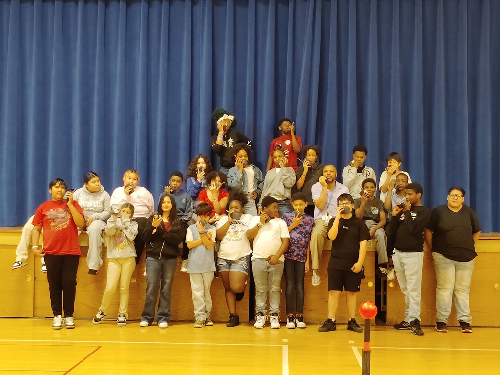6th Graders dressed up like Mr. Edwards in a group photo with Mr. Edwards