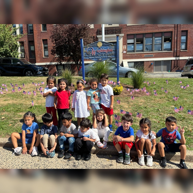 Washington School commemorated September 11th with a display of mini flags—each one a reminder that we remember and honor this day. 🇺🇸