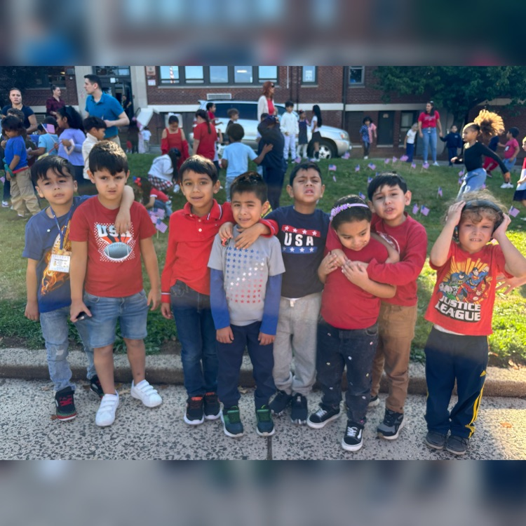 Washington School commemorated September 11th with a display of mini flags—each one a reminder that we remember and honor this day. 🇺🇸