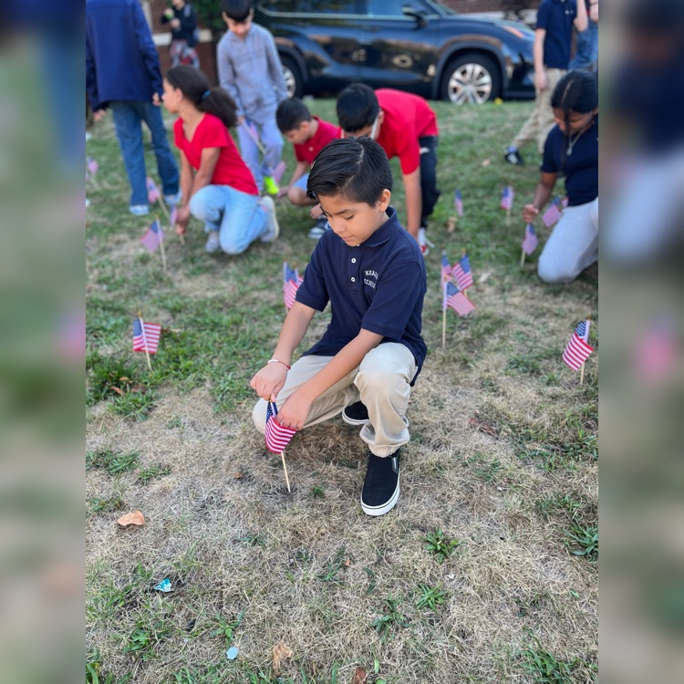 Washington School commemorated September 11th with a display of mini flags—each one a reminder that we remember and honor this day. 🇺🇸