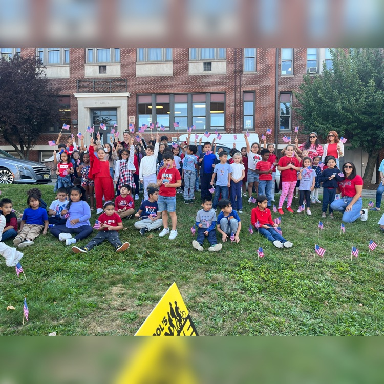 Washington School commemorated September 11th with a display of mini flags—each one a reminder that we remember and honor this day. 🇺🇸