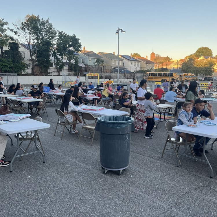 Washington School PTA hosted a Back to School Pizza Bash this past Friday! Thank you @washingtonschoolptakearny for hosting this fun event!
