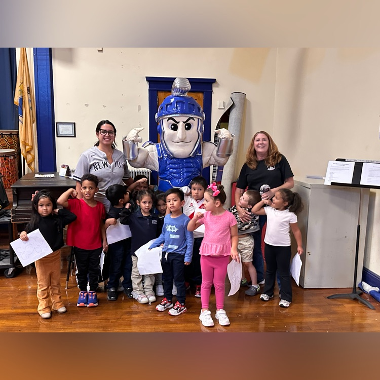 To close out Hispanic Heritage Month, Washington School was treated to a beautiful performance by traditional Peruvian dancers. Thank you to Jorge Ponce and Elizabeth Santacruz for helping make this celebration such a memorable success! 👏