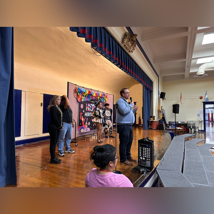 To close out Hispanic Heritage Month, Washington School was treated to a beautiful performance by traditional Peruvian dancers. Thank you to Jorge Ponce and Elizabeth Santacruz for helping make this celebration such a memorable success! 👏