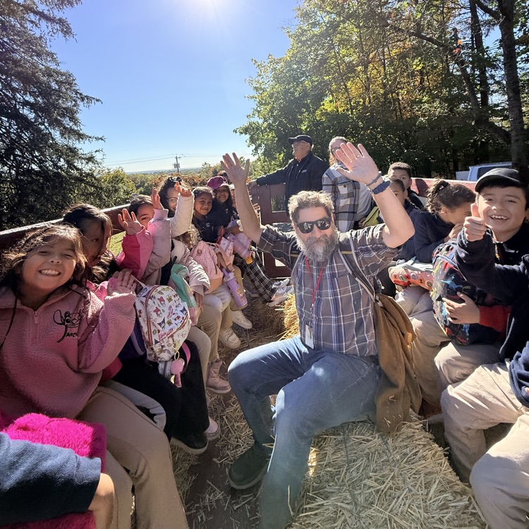 Third grade had such a fun day at Demarest Farms! They enjoyed donuts, cider, pumpkin picking, a walk through the apple orchard, and some animals! 🎃🍂