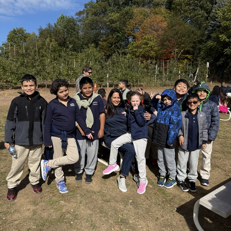Third grade had such a fun day at Demarest Farms! They enjoyed donuts, cider, pumpkin picking, a walk through the apple orchard, and some animals! 🎃🍂