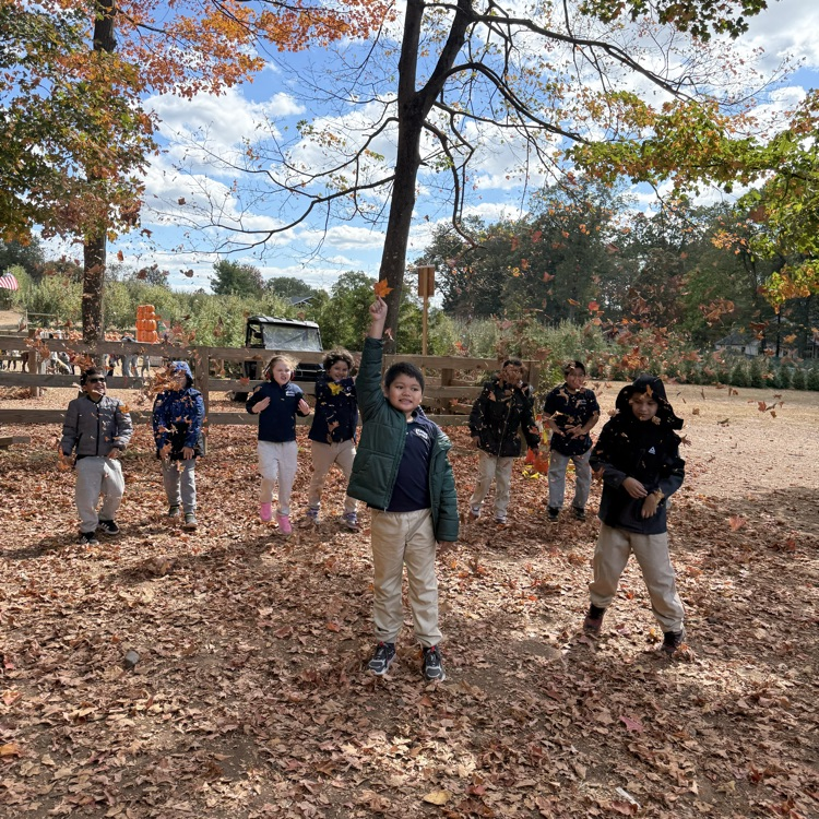 Third grade had such a fun day at Demarest Farms! They enjoyed donuts, cider, pumpkin picking, a walk through the apple orchard, and some animals! 🎃🍂