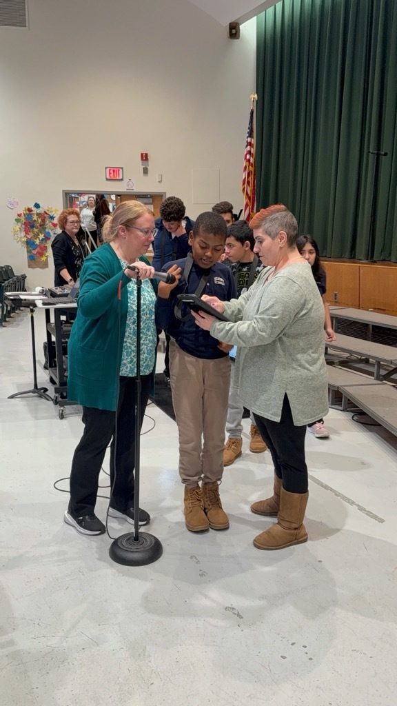 Kleins student recites pledge of allegiance