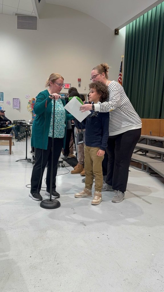 Kleins student recites pledge of allegiance