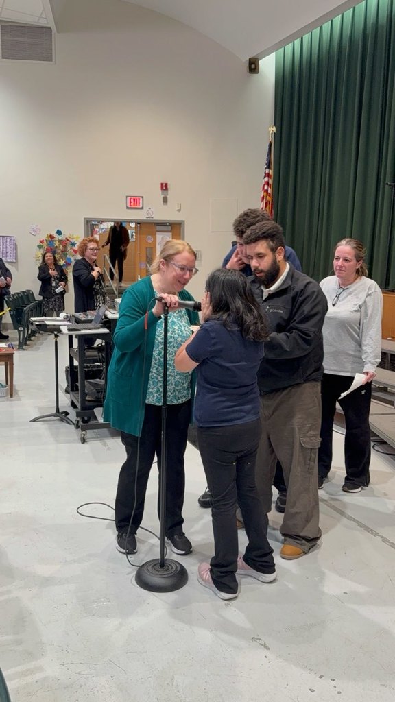 Kleins student recites pledge of allegiance
