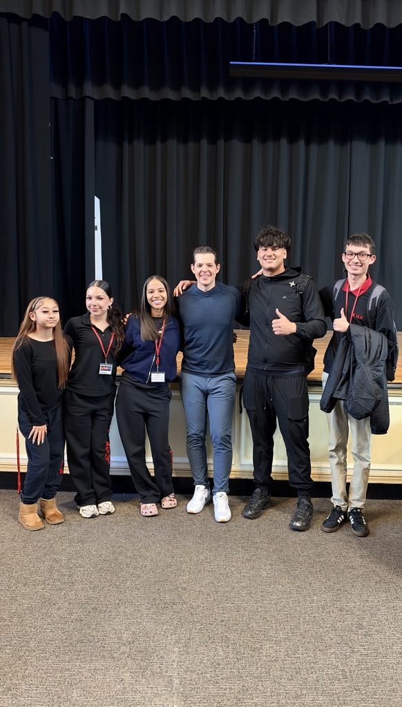 KHS Students gather with Stephen Hill of Speak Sobriety