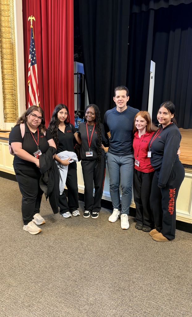 KHS Students gather with Stephen Hill of Speak Sobriety