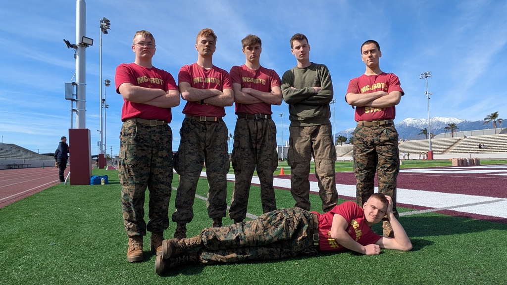 ROTC students posing for a picture