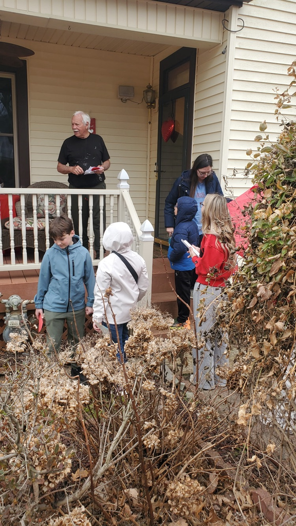 4H handing out valentines 