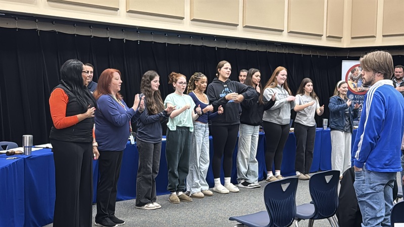 KHS ASL students leading the pledge