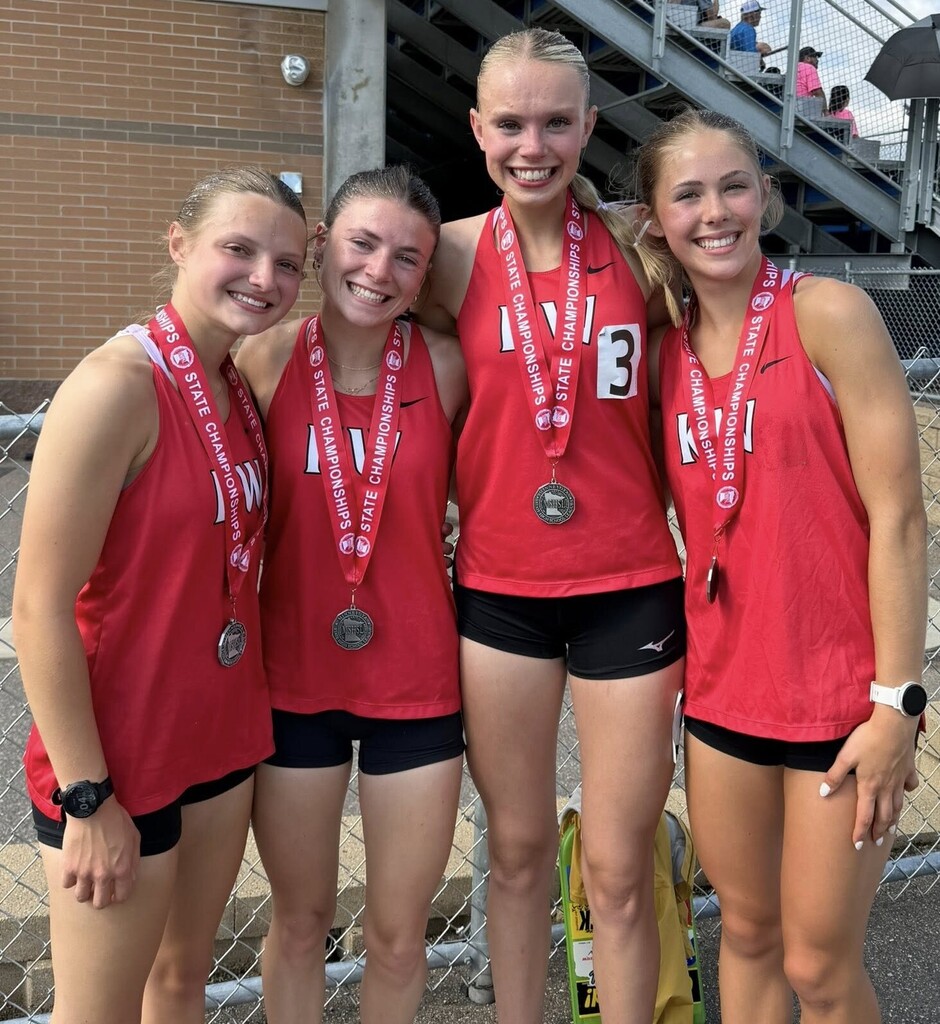 4x800 Relay team of 4 girls 